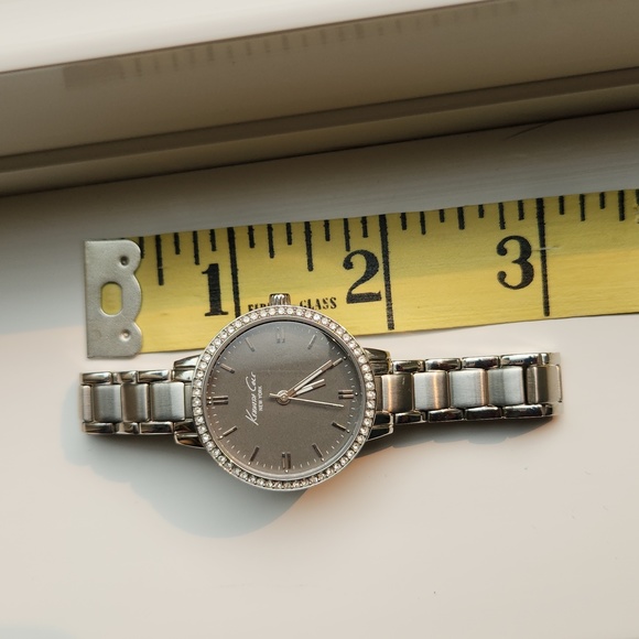 Kenneth Cole watch - Picture 4 of 5